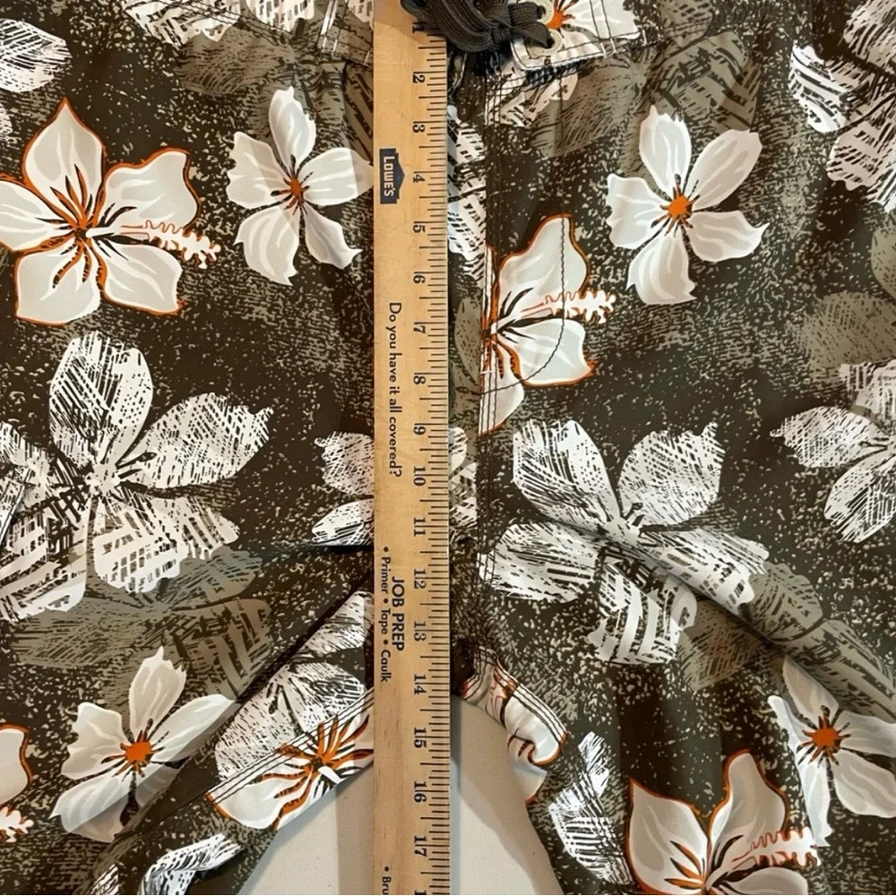 Men's Aeropostale Large Olive Floral Board Shorts GUC Resortwear Summer Beach